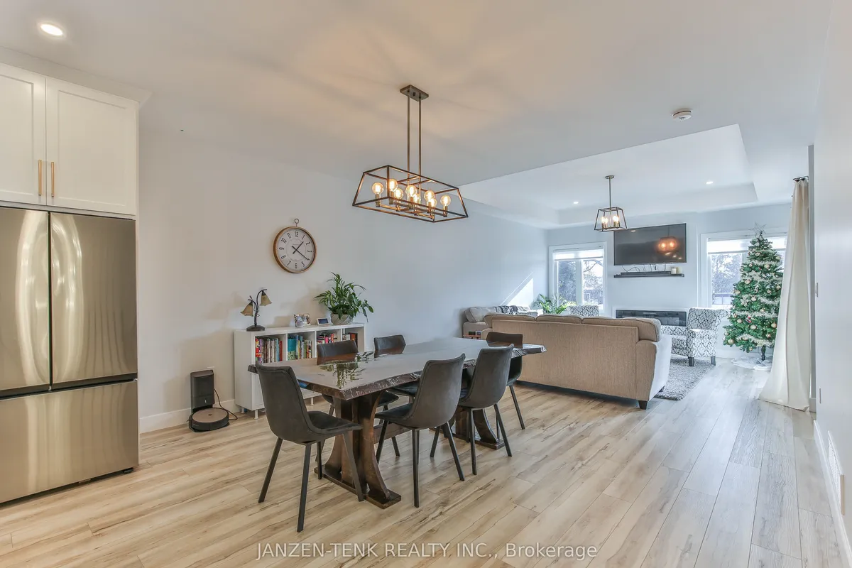 8 Charles Court, ON N0J 1T0