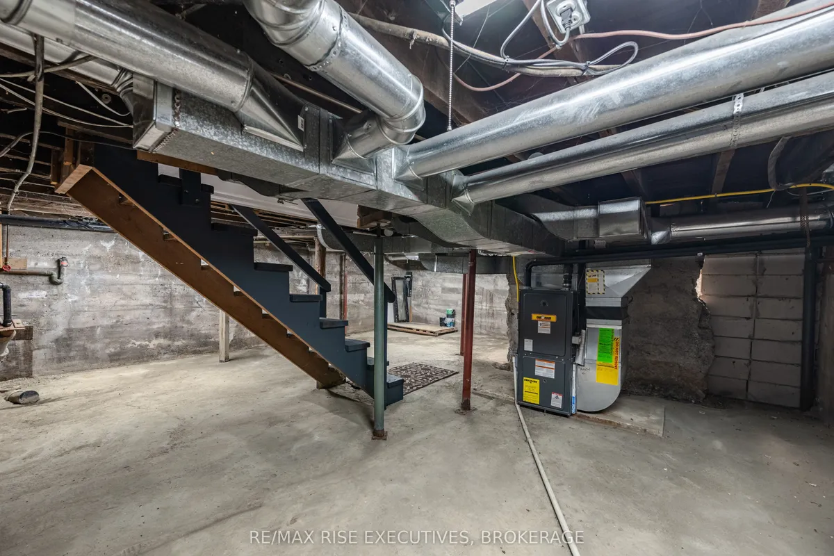 425 King Street, ON K7G 2G8