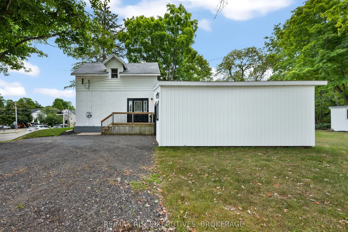 425 King Street, ON K7G 2G8