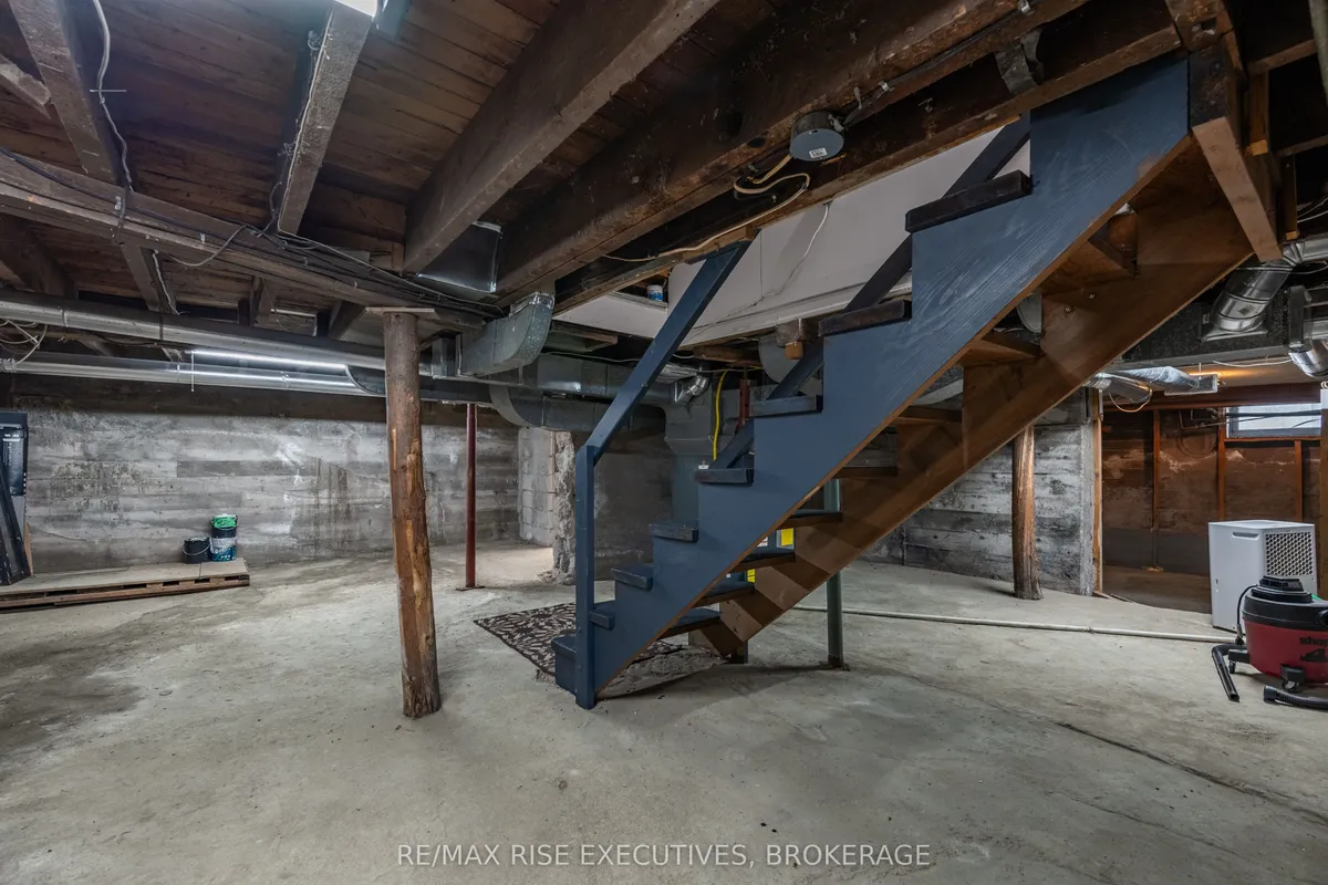 425 King Street, ON K7G 2G8