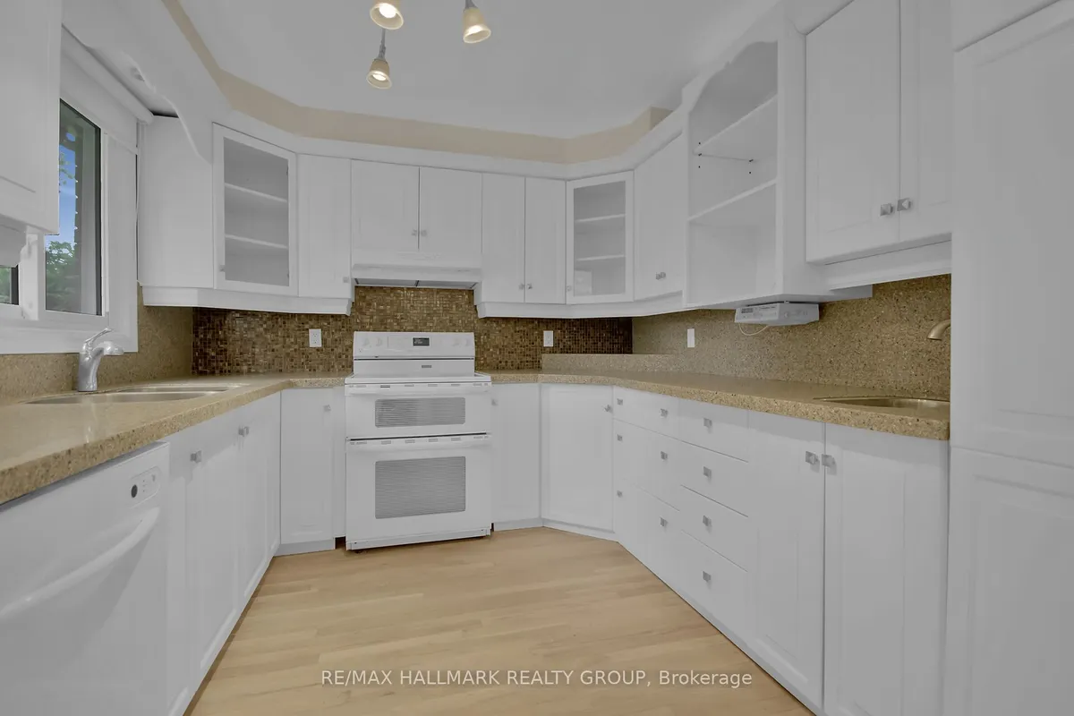 30 Brodeur Crescent, ON K2L 1Z3