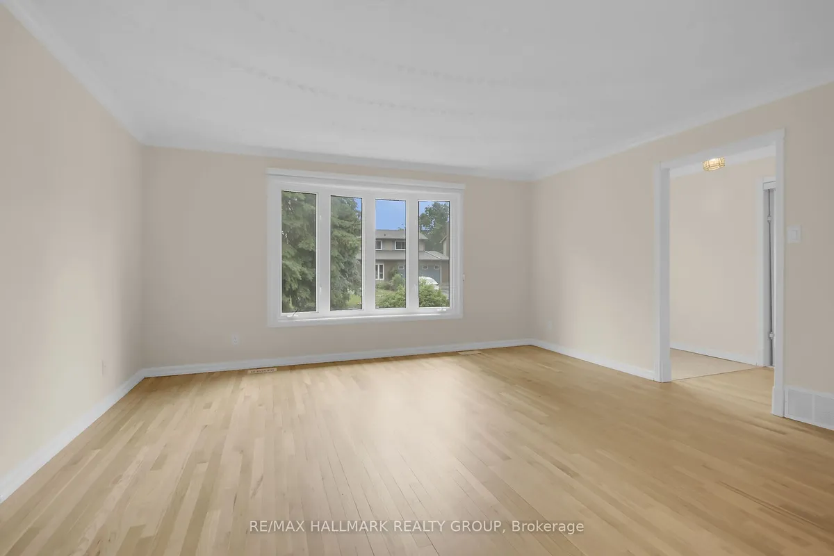 30 Brodeur Crescent, ON K2L 1Z3