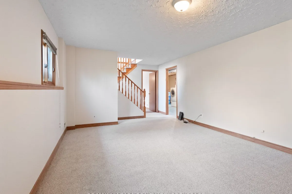 403 Parkdale Avenue, ON L2A 5A7