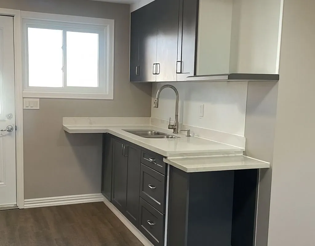 37-43 Leonard Avenue, ON K8V 2R3