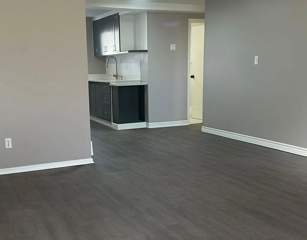 37-43 Leonard Avenue, ON K8V 2R3