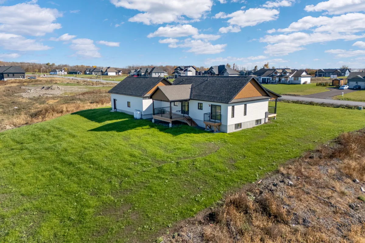 208 Trudeau Crescent, ON K4R 1E5