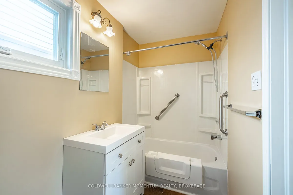 Detached kitchen at 60 Patricia Street Thorold