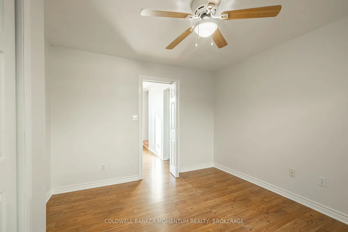 Detached living room at 60 Patricia Street Thorold