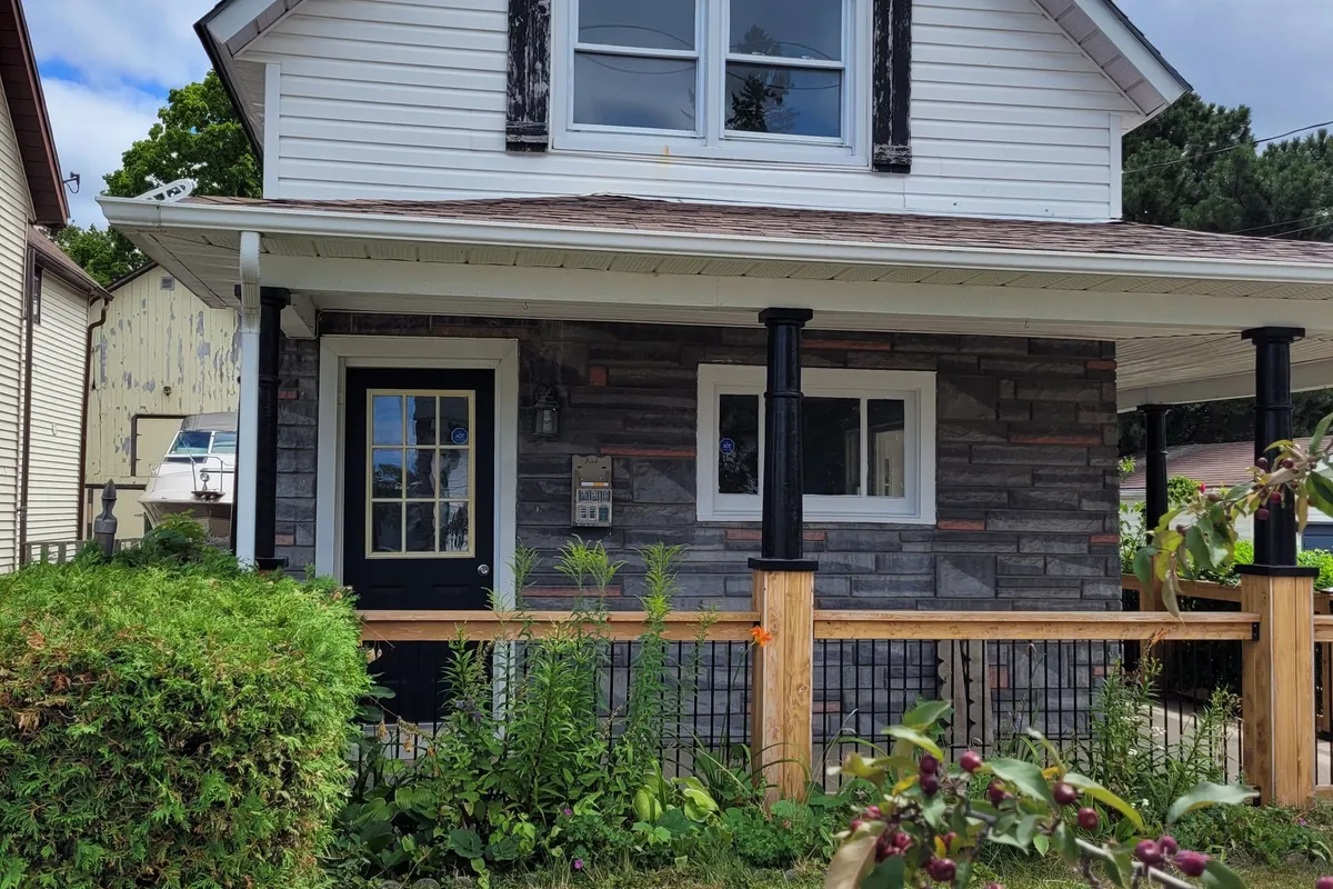 15 Francis Street, ON K8V 1S4