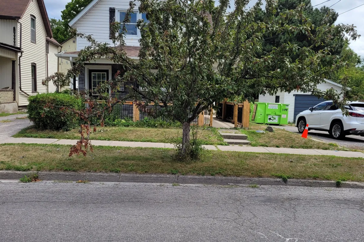 15 Francis Street, ON K8V 1S4