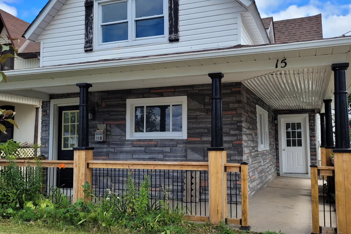 15 Francis Street, ON K8V 1S4