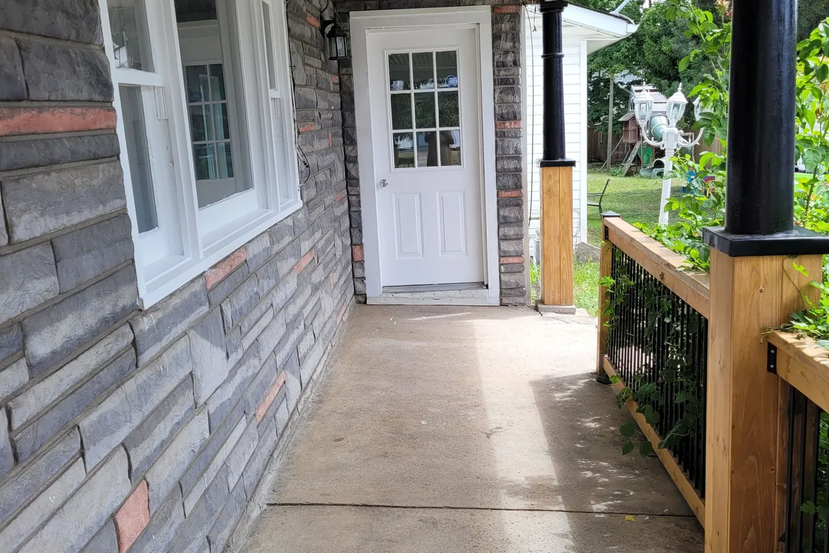 15 Francis Street, ON K8V 1S4