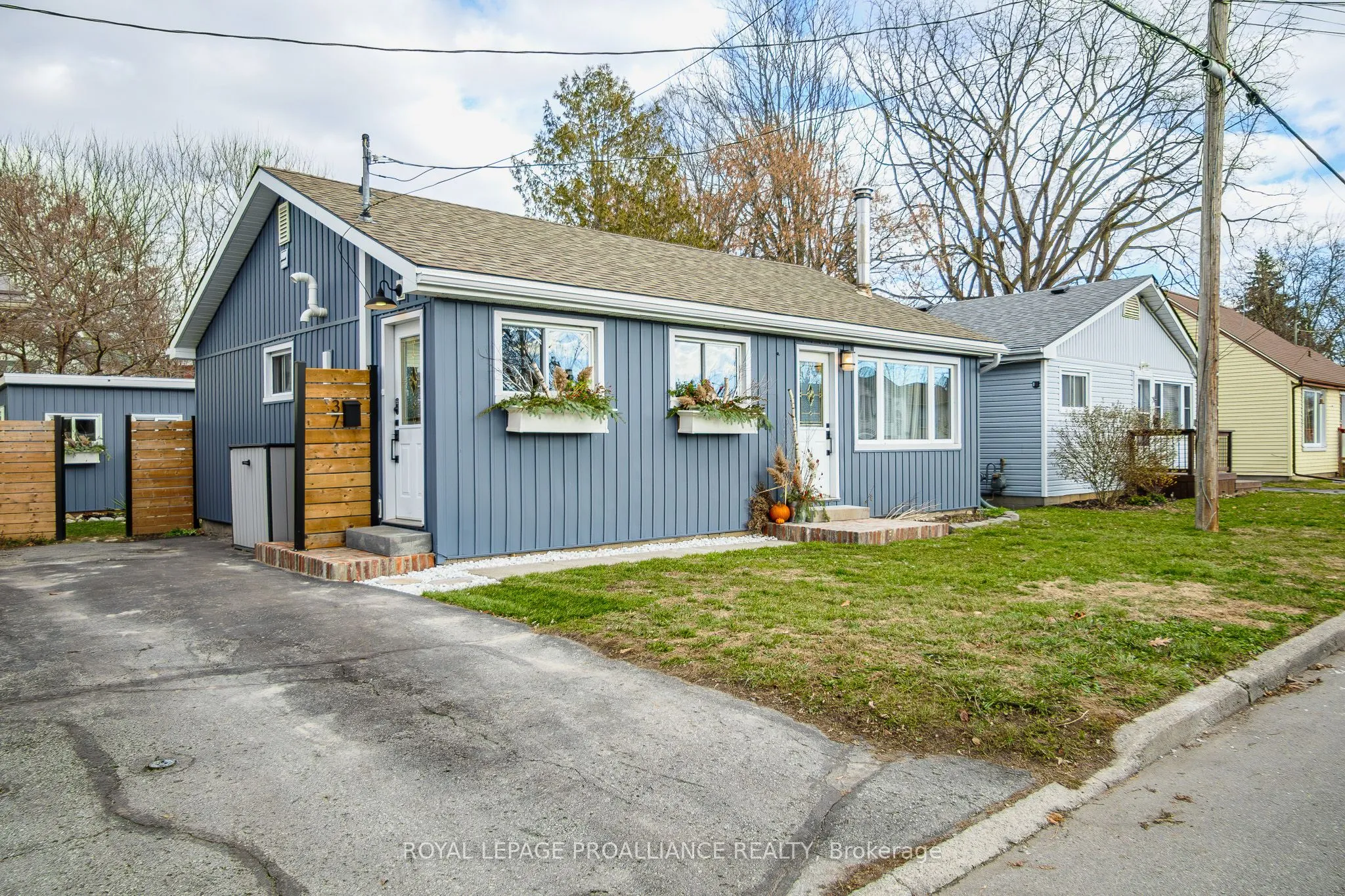 37 Leopold Street, ON K8V 2K1