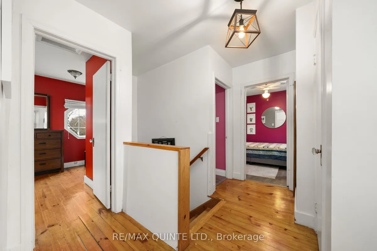 8 Greenlawn Avenue, ON K8N 4B5