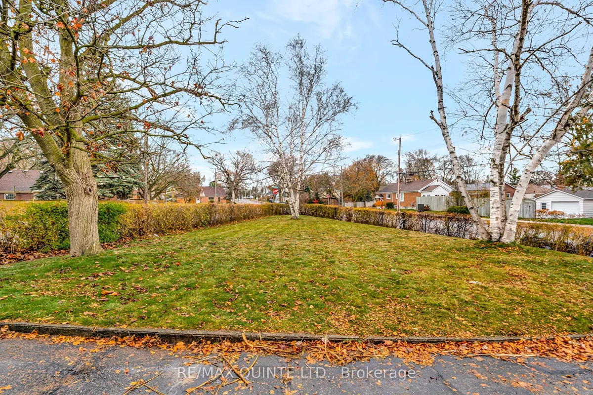 8 Greenlawn Avenue, ON K8N 4B5