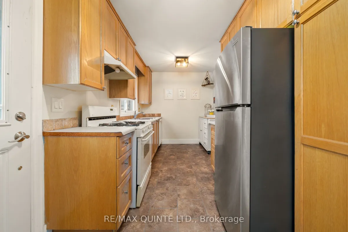 8 Greenlawn Avenue, ON K8N 4B5