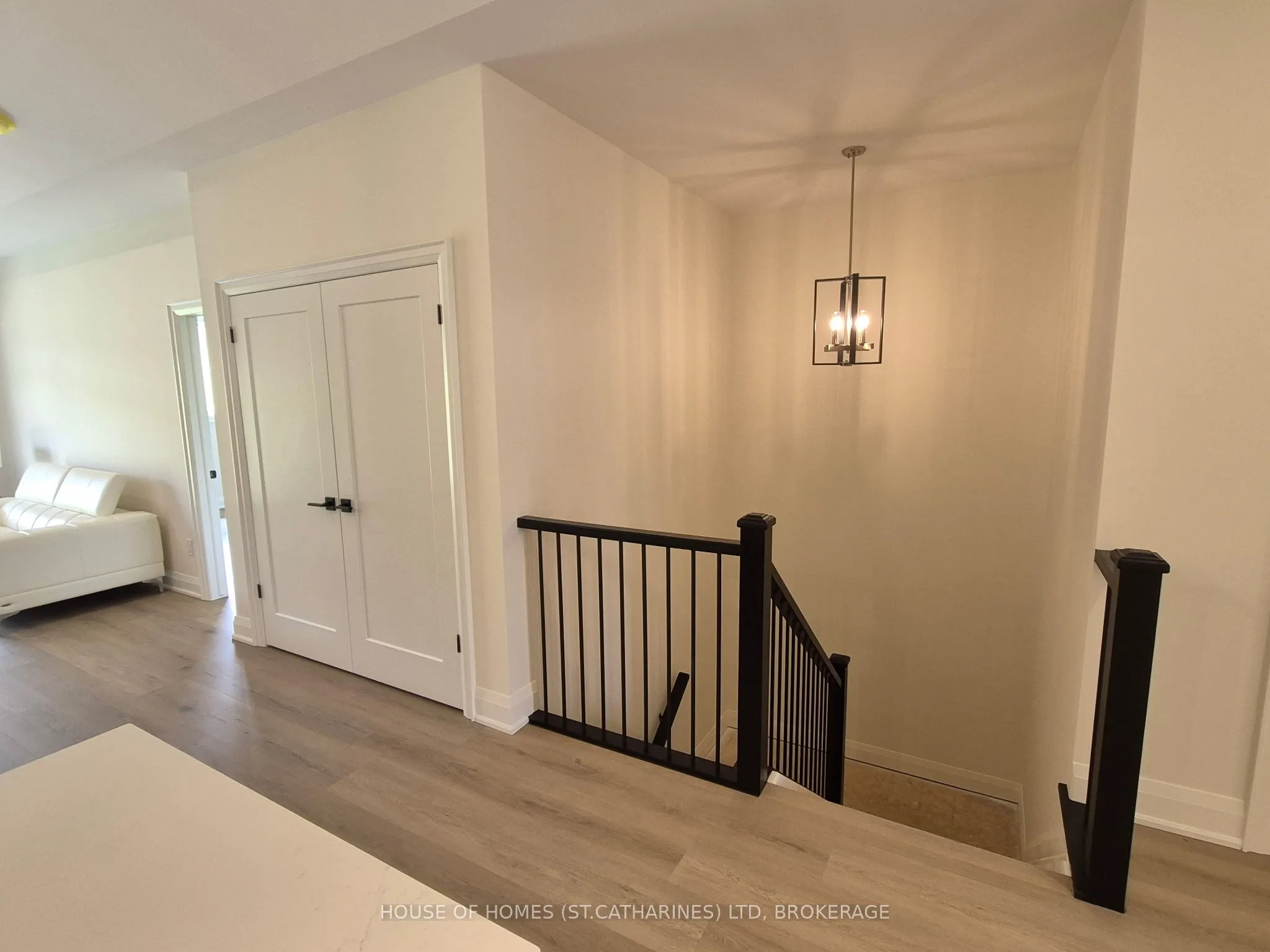 Att/Row/Townhouse interior view at 4104 VILLAGE CREEK Drive Fort Erie