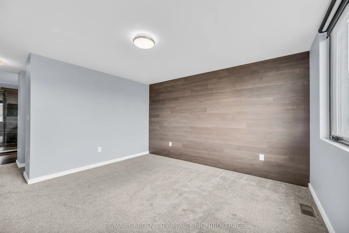 Detached kitchen at 12 1/2 BEAMER Court Thorold