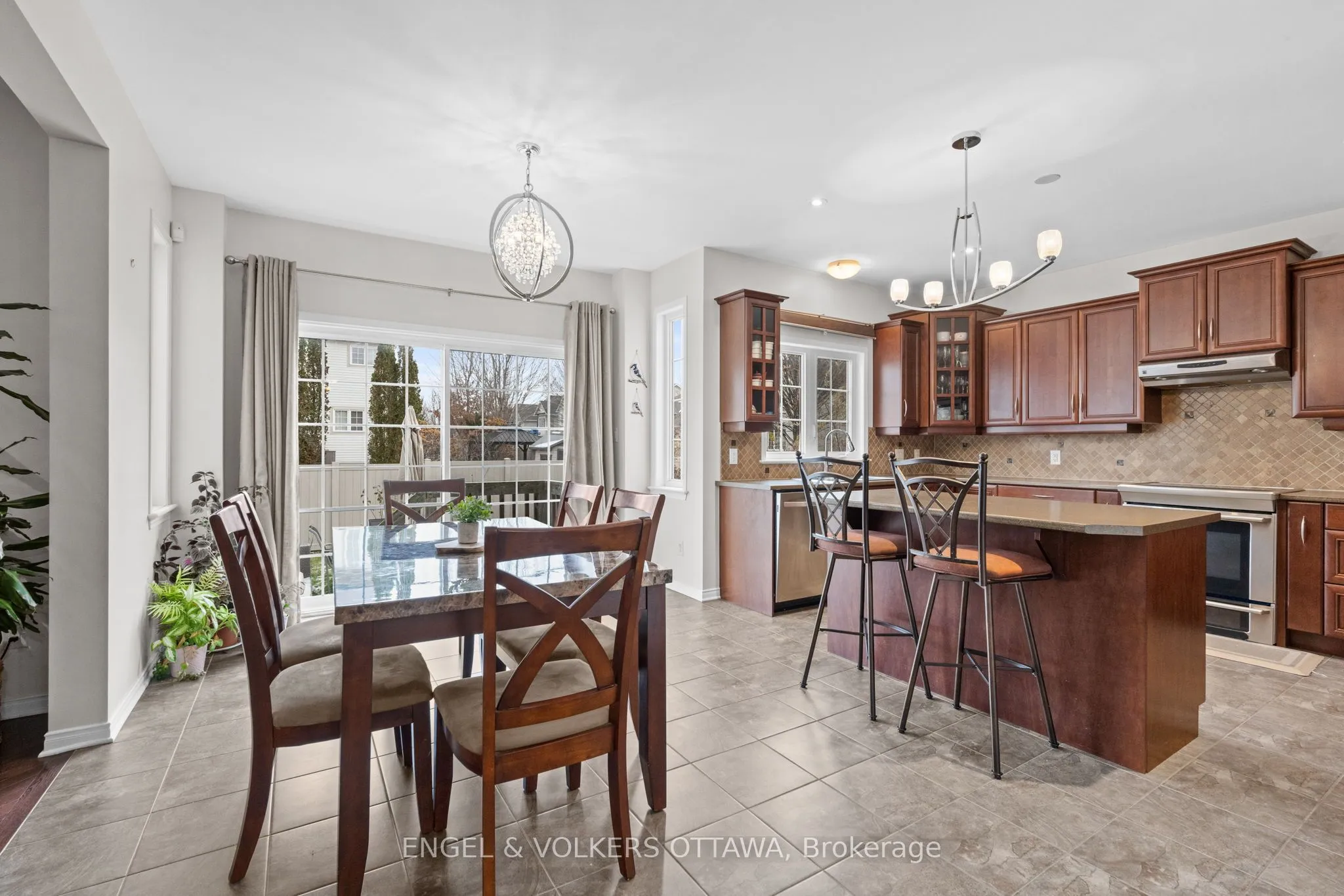 167 Chenoa Way, ON K2J 0W8