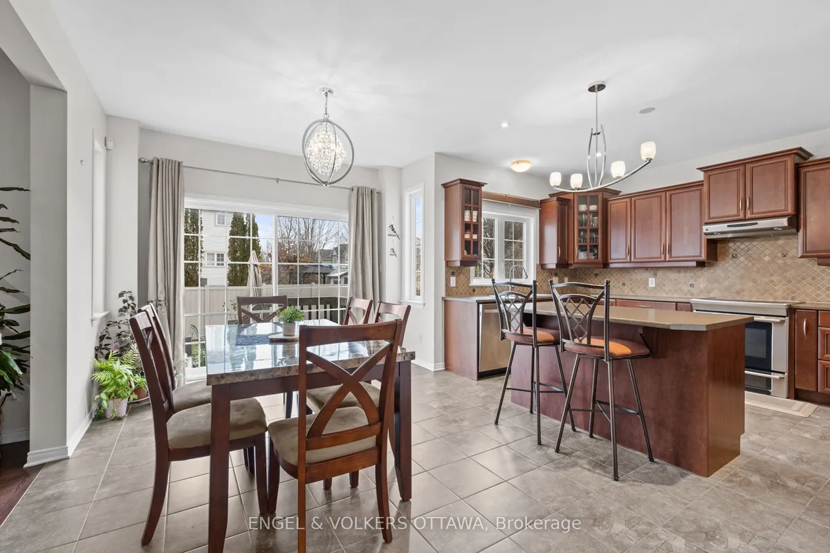 167 Chenoa Way, ON K2J 0W8