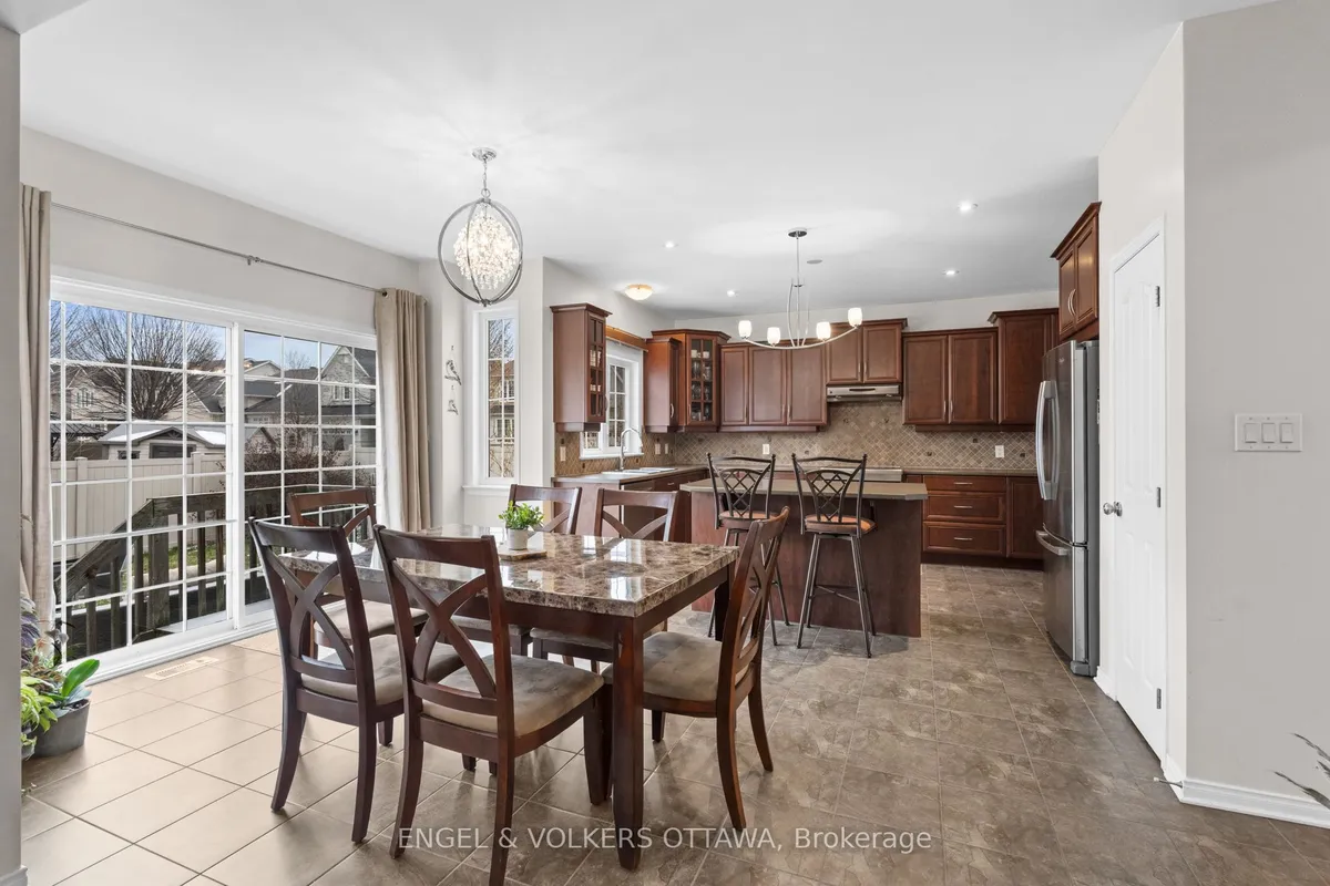 167 Chenoa Way, ON K2J 0W8