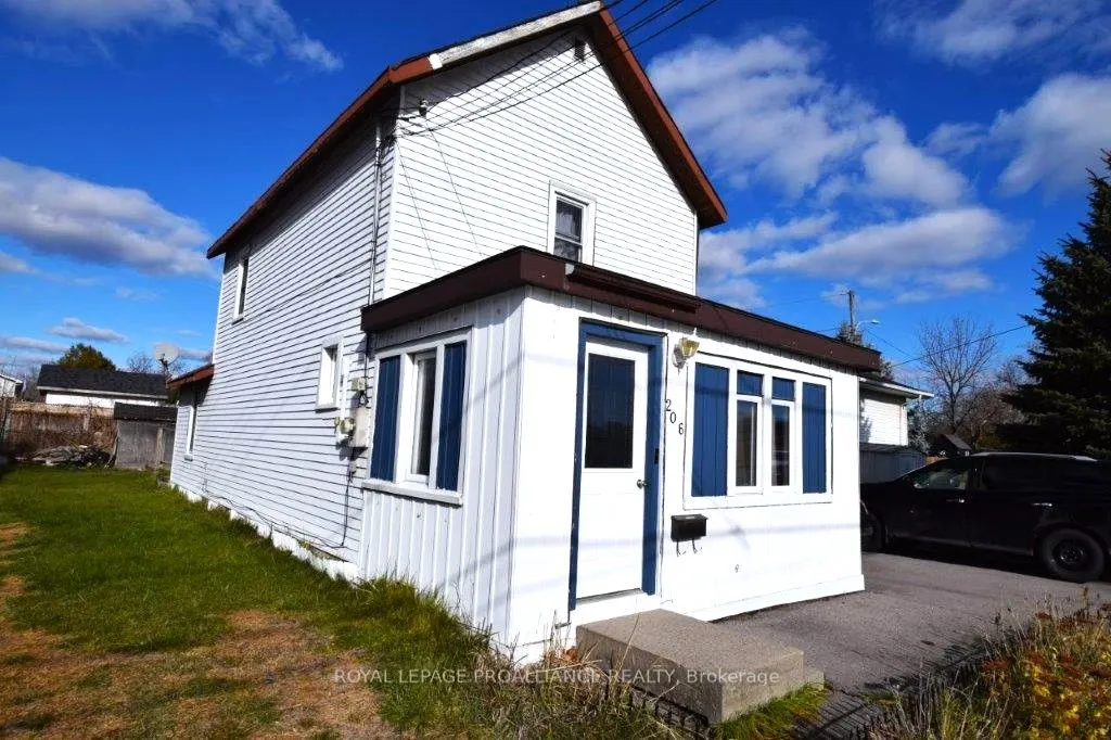 206 College Street, ON K8N 2V7