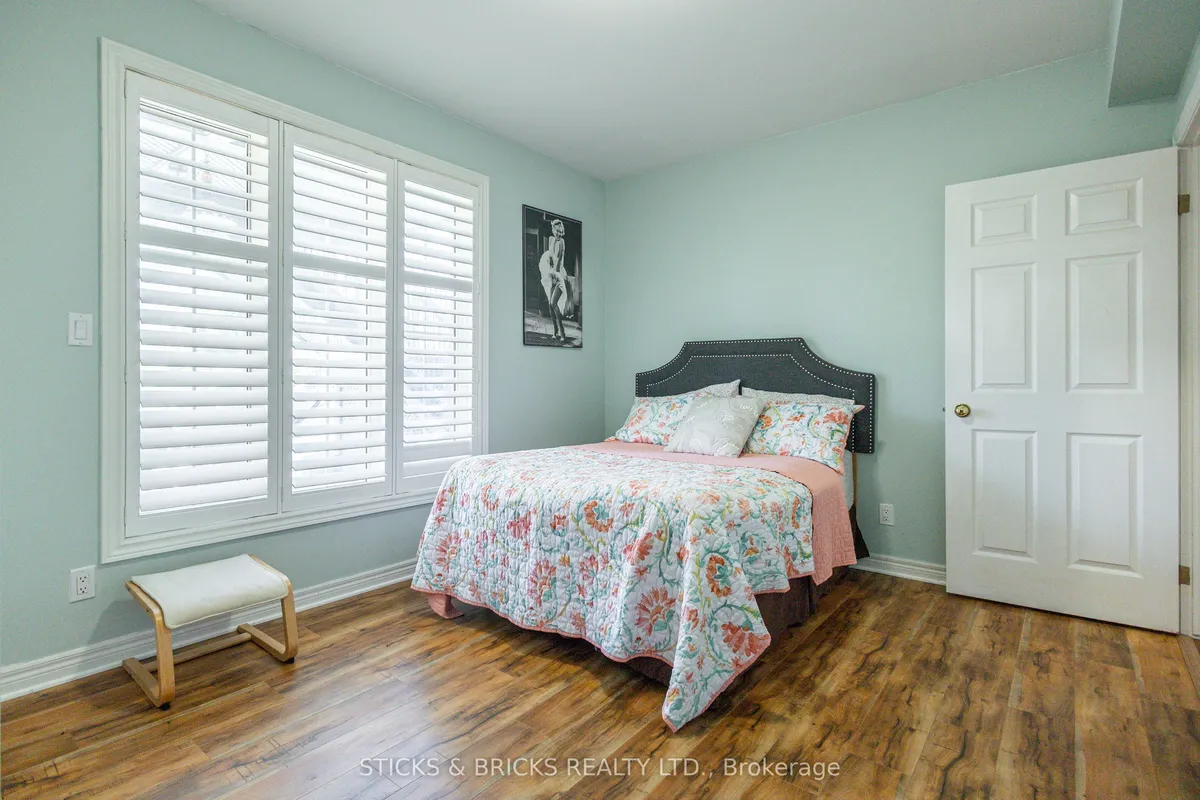 8207 Beaver Glen Drive, ON L2H 3K5