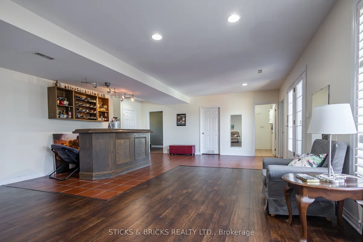 8207 Beaver Glen Drive, ON L2H 3K5