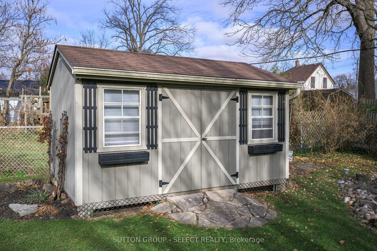 215 West Street, ON N0L 1B0