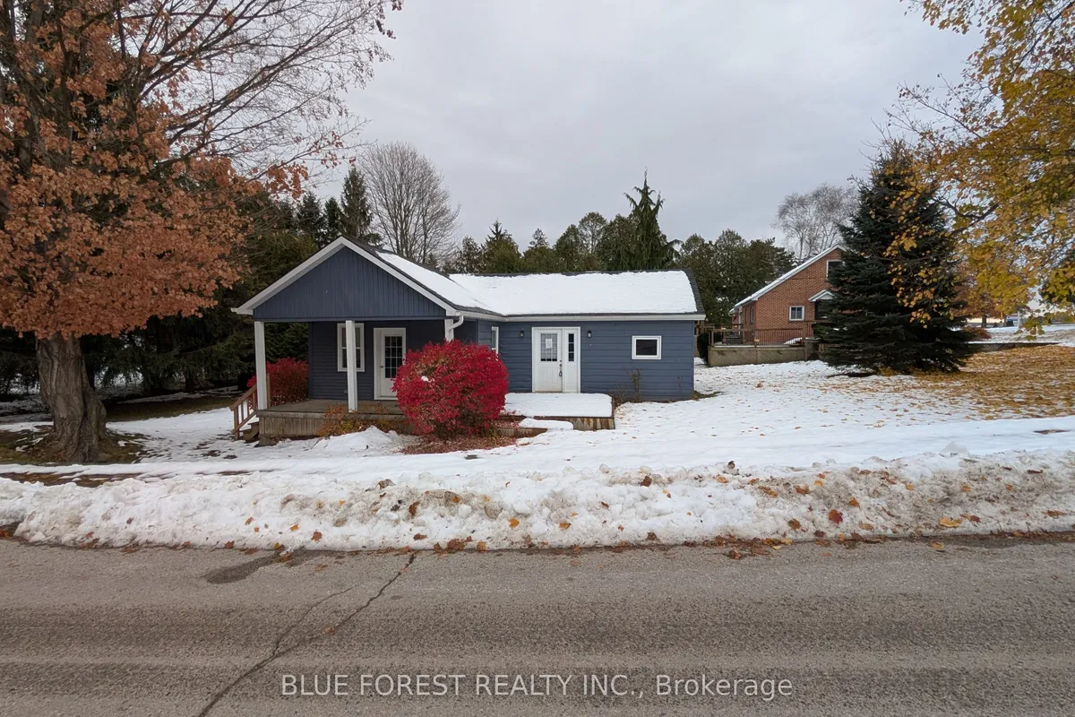 Detached 2 bedroom 1 bathroom at 8516 Townsend Line in Lambton Shores - MLS# X12577944