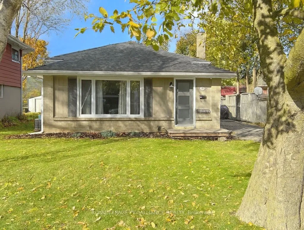 16 Lee Avenue, ON K8N 1Y2