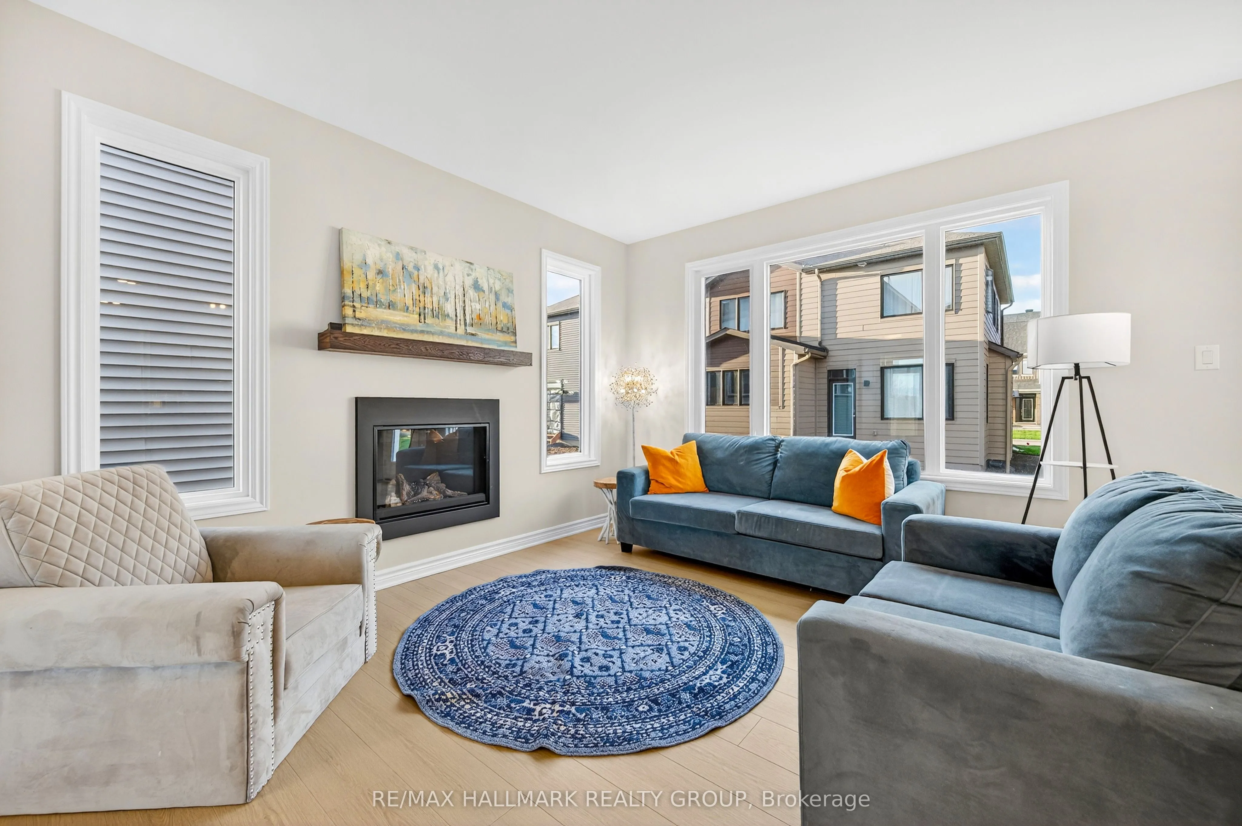 Detached living room at 258 Sapling Grove Barrhaven