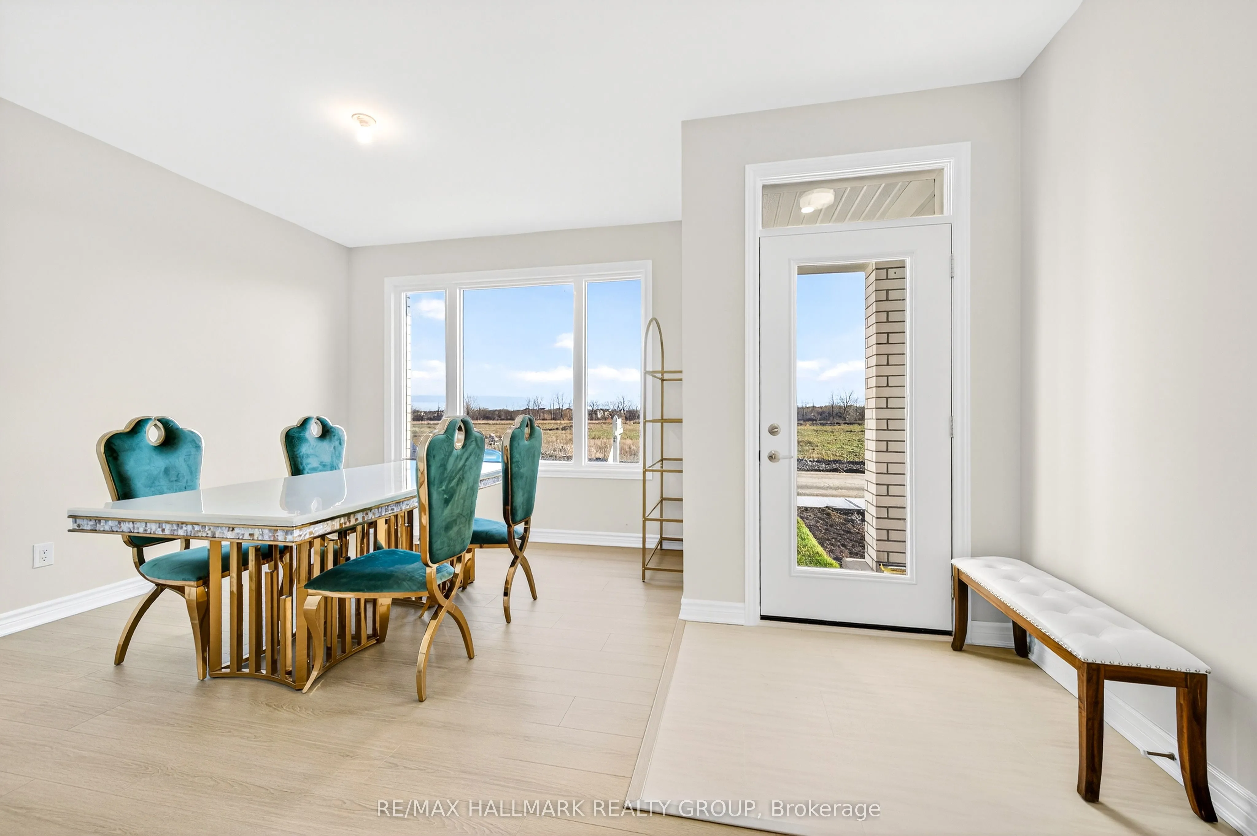 Detached interior view at 258 Sapling Grove Barrhaven