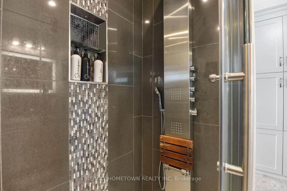 1111 Burnside Drive, ON K6V 5T1