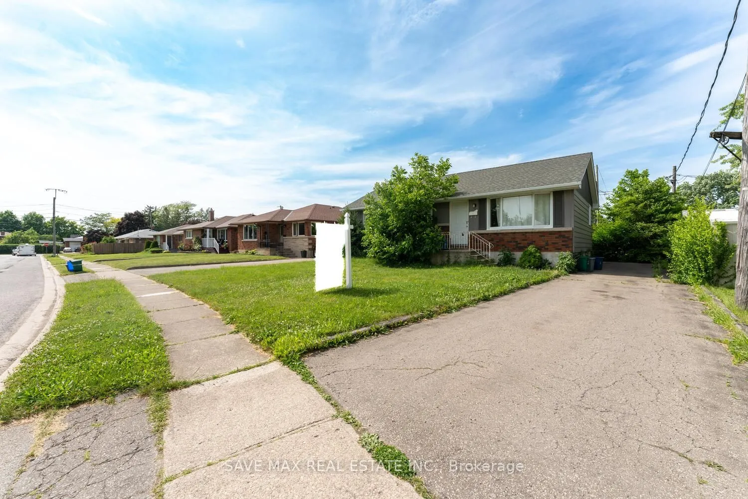 Detached 6 bedroom 2 bathroom at 52 Broderick Avenue in Thorold - MLS# X12580292