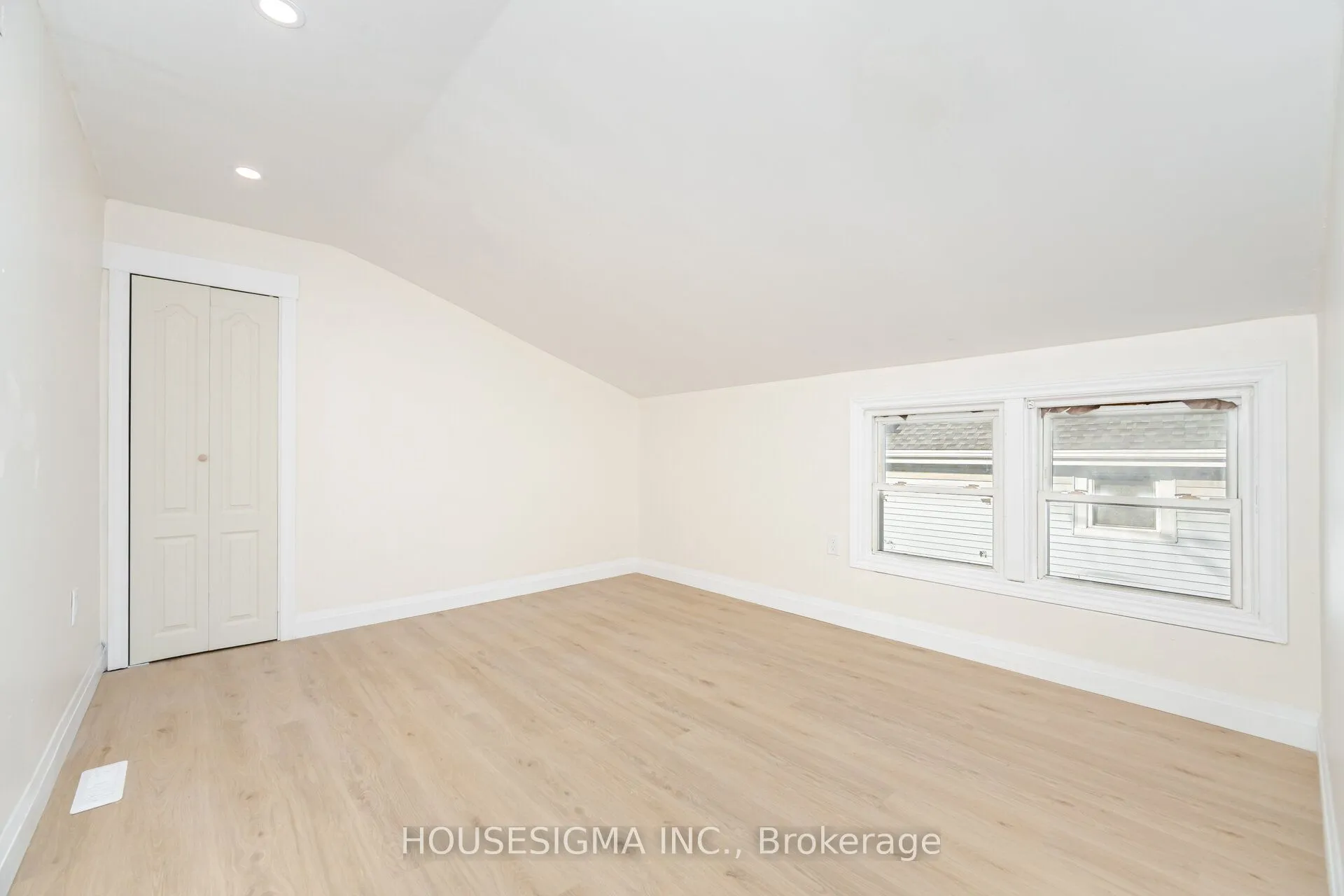 Detached 4 bedroom 2 bathroom at 45 Wellington Street in Thorold - MLS# X12580852