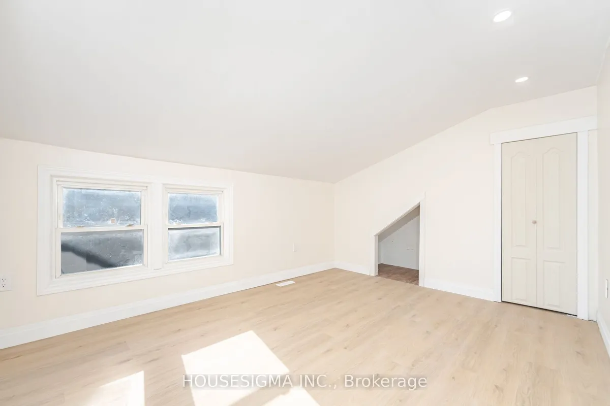 Detached interior view at 45 Wellington Street Thorold