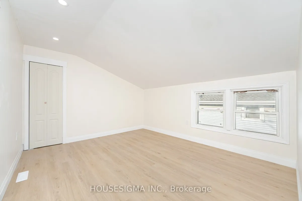 Detached 4 bedroom 2 bathroom at 45 Wellington Street in Thorold - MLS# X12580852