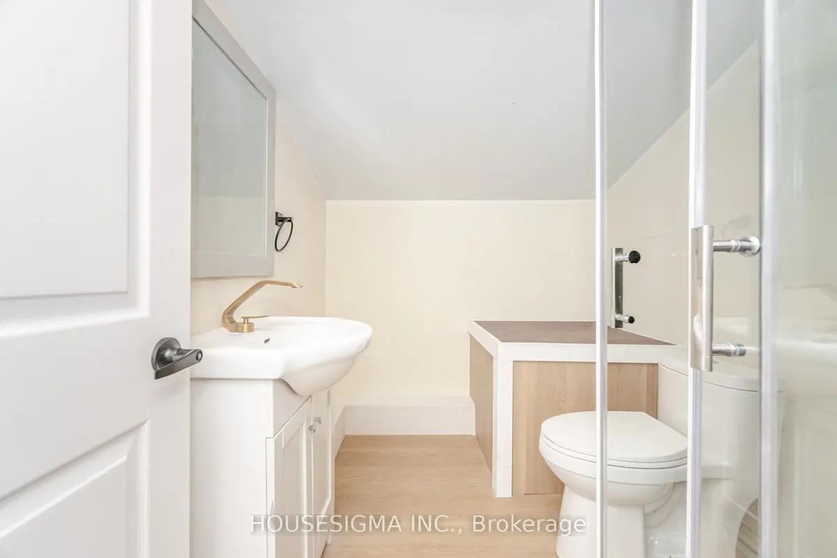 Detached living room at 45 Wellington Street Thorold