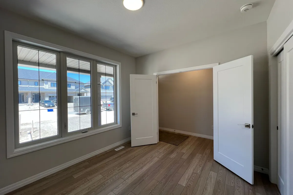 8 Hemlock Crescent, ON N5H 0B9