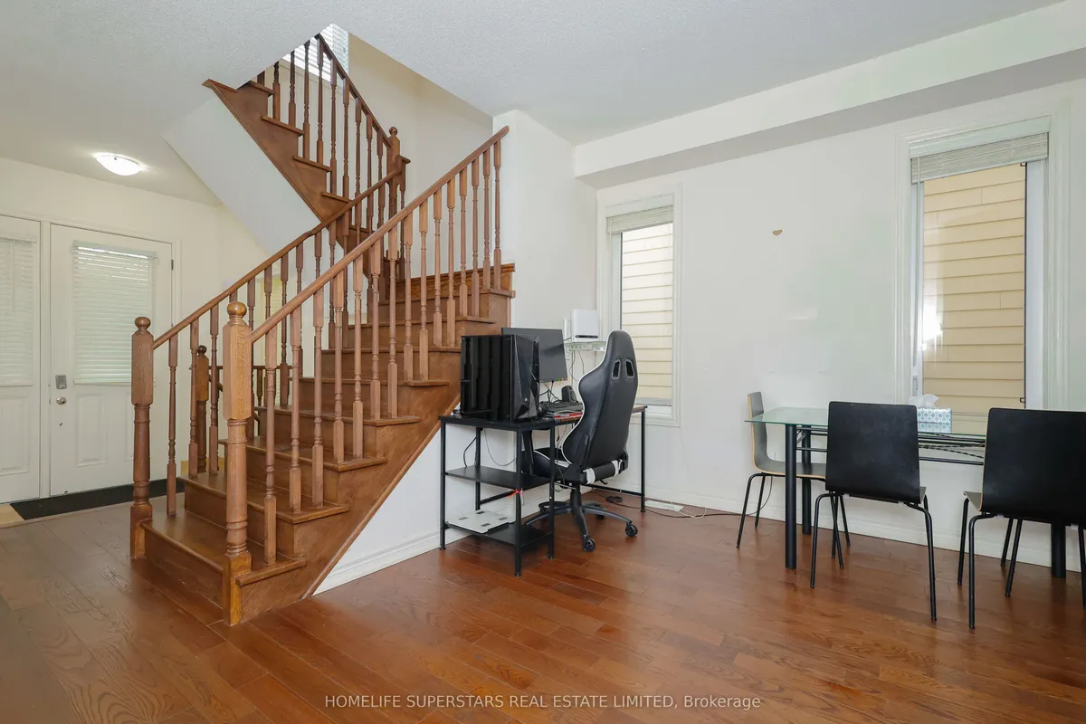 Link living room at 7 White Ash Road Thorold