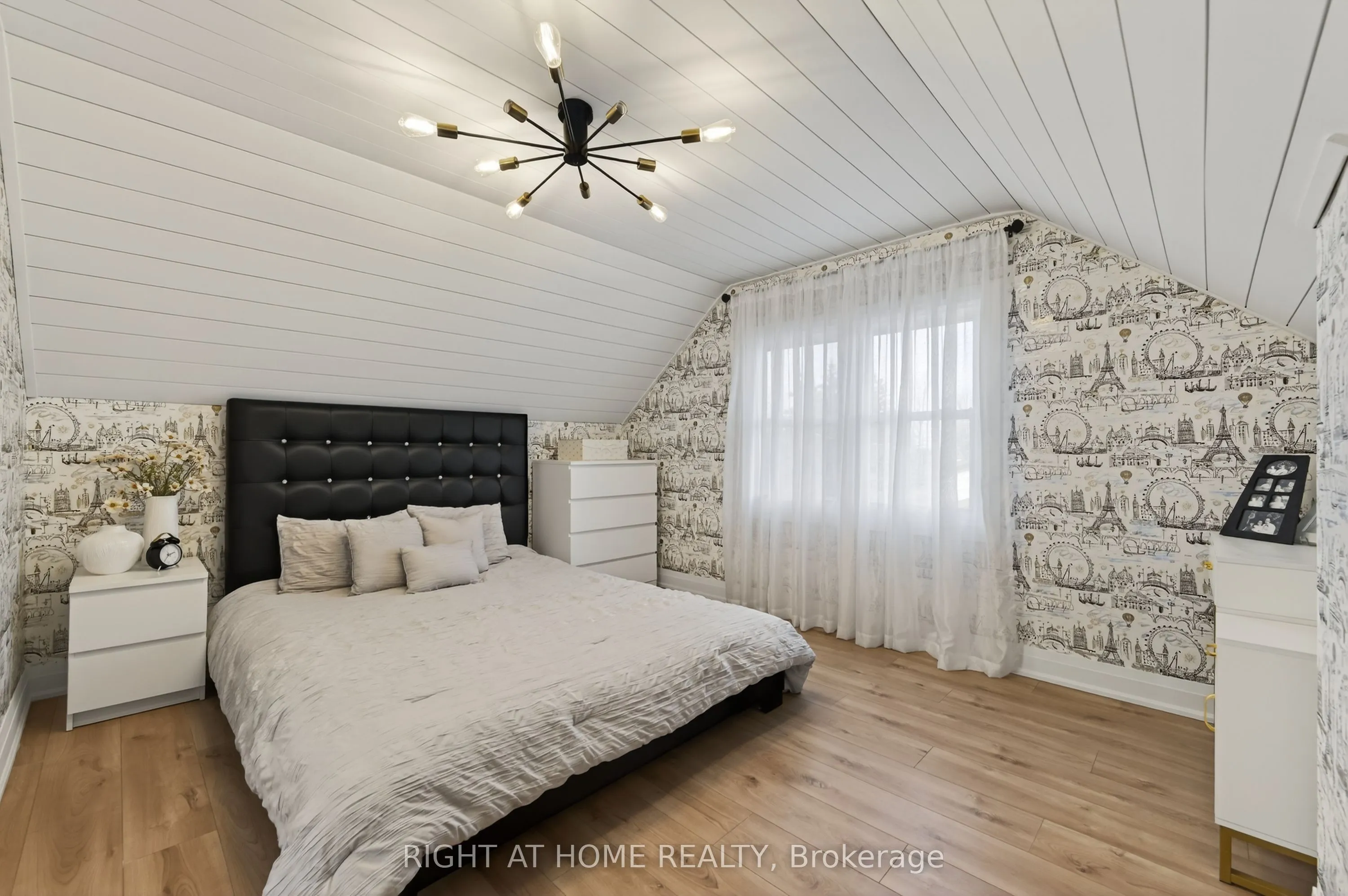 Detached kitchen at 1234 SPEARS Road Fort Erie