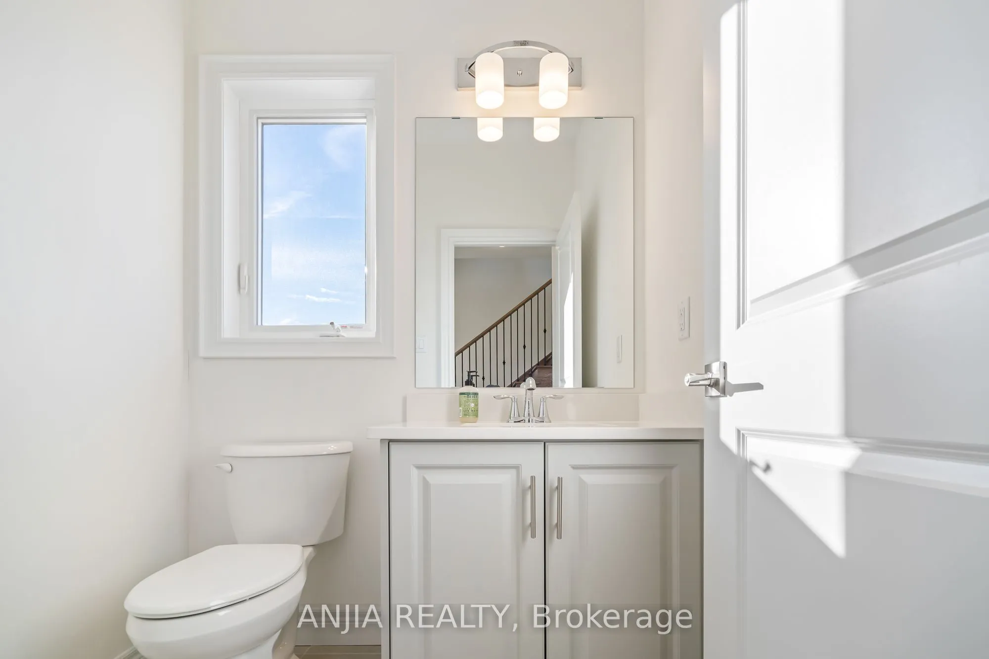 Detached interior view at 54 Beach Walk Crescent Fort Erie