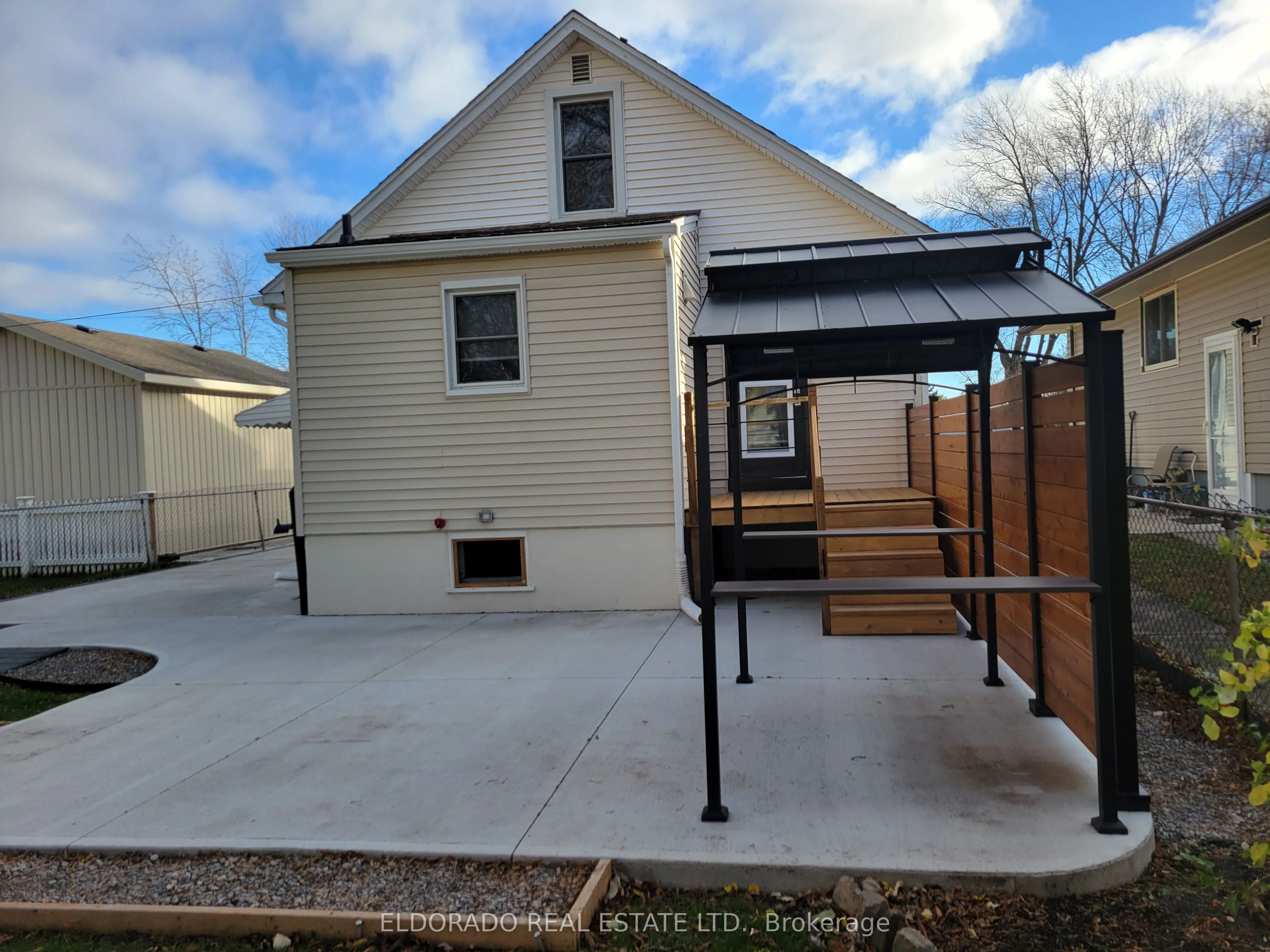 Detached 2 bedroom 1 bathroom at 107 Mackan Street in Thorold - MLS# X12585590