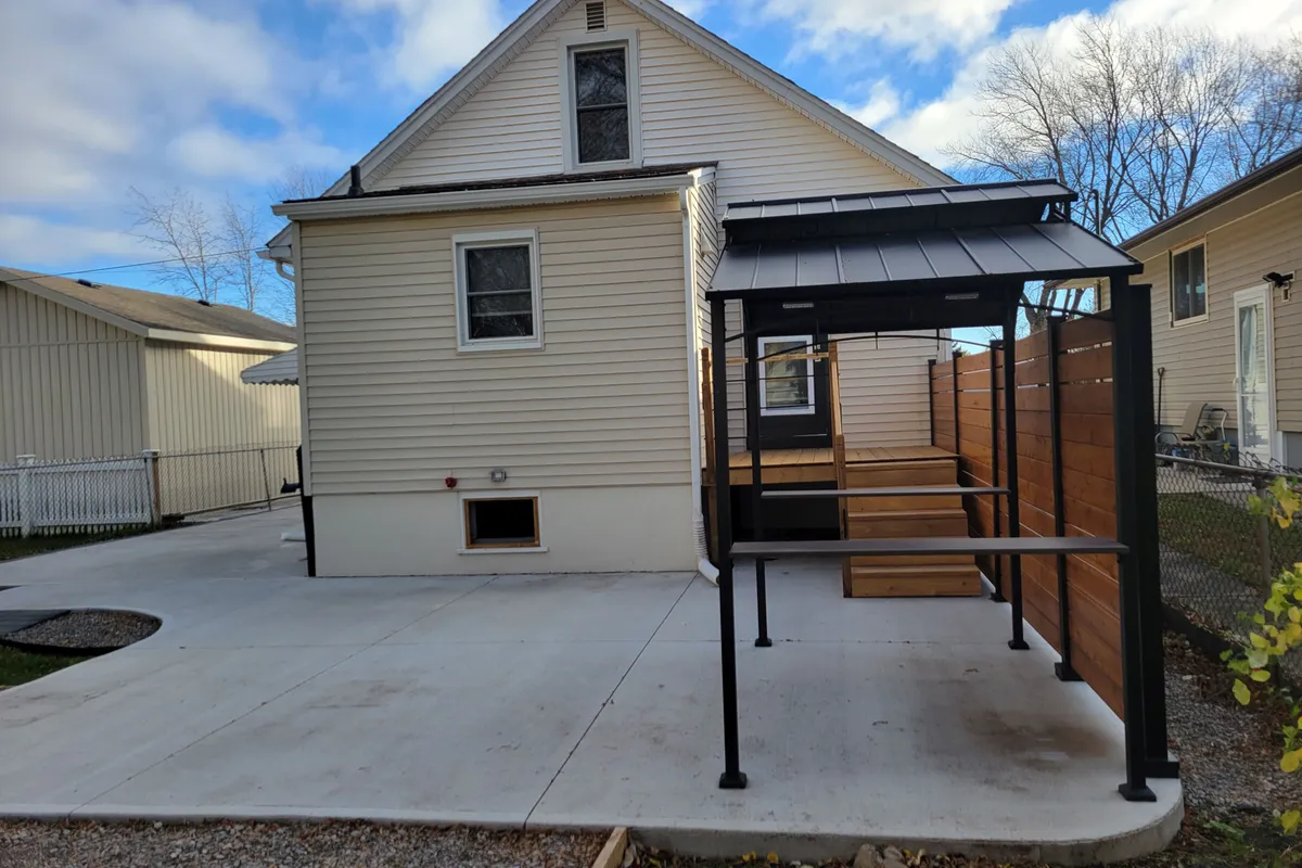 Detached 2 bedroom 1 bathroom at 107 Mackan Street in Thorold - MLS# X12585590