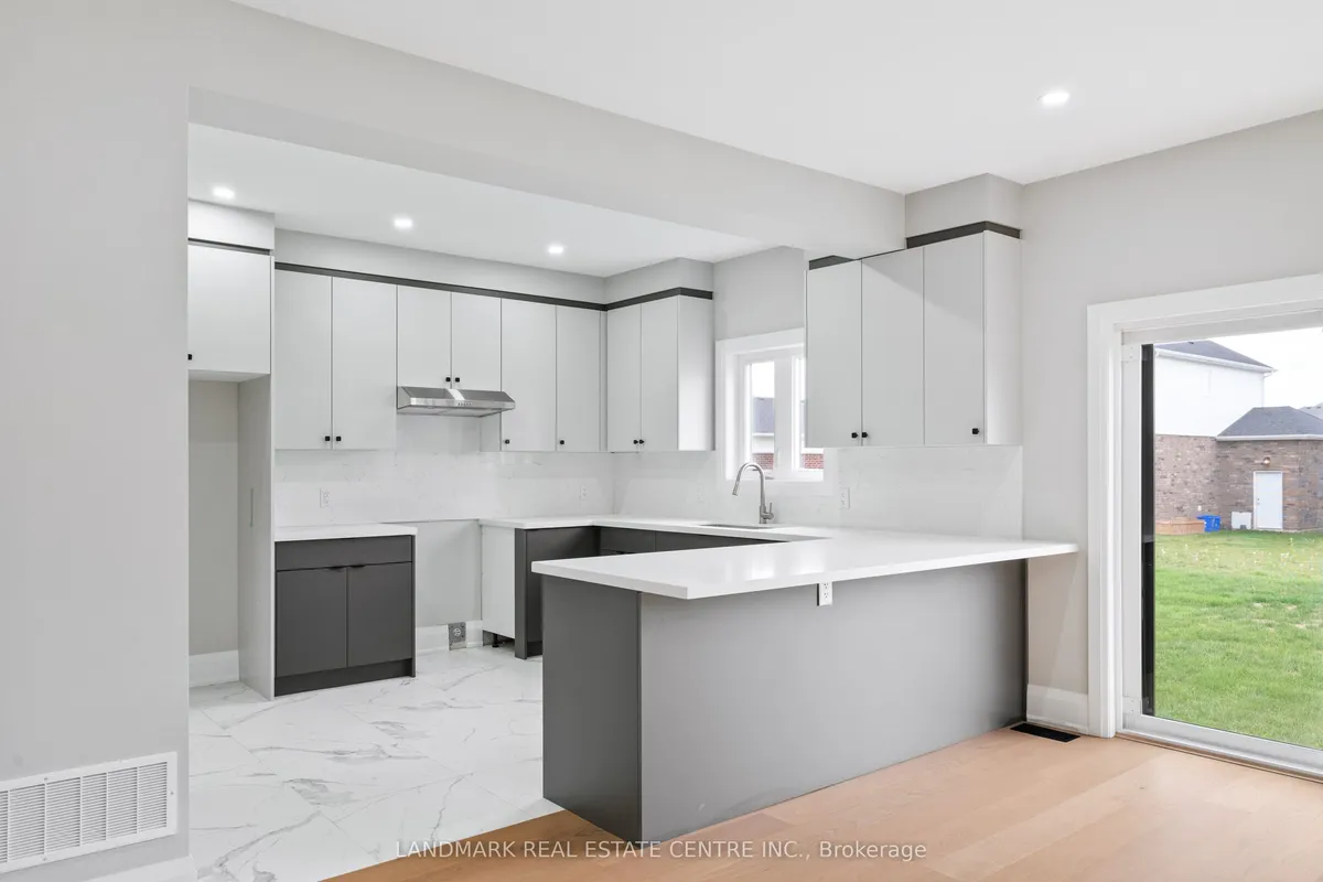 Detached interior view at 11 Bounty Avenue Thorold