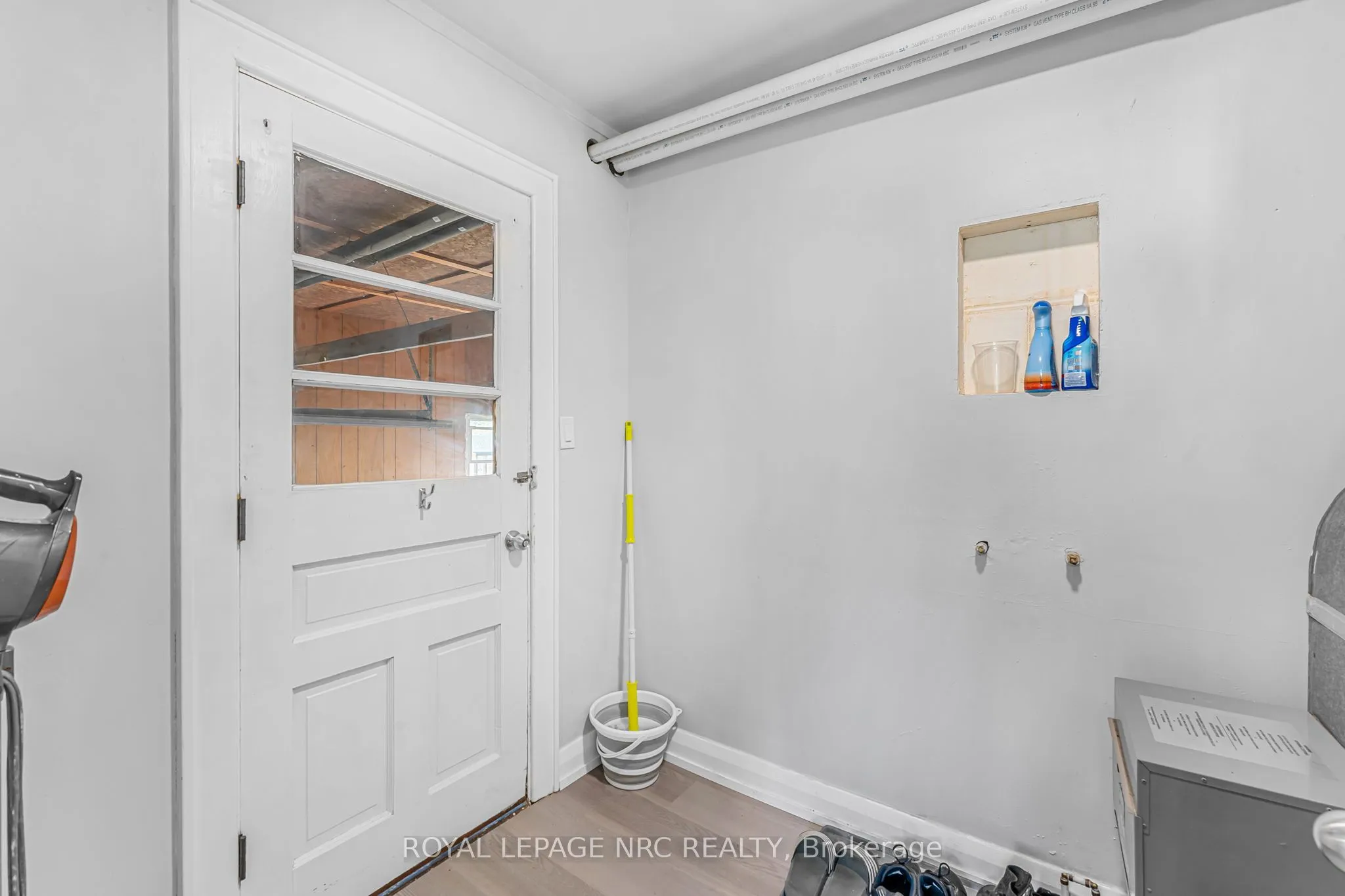Detached kitchen at 207 Elmwood Avenue Fort Erie