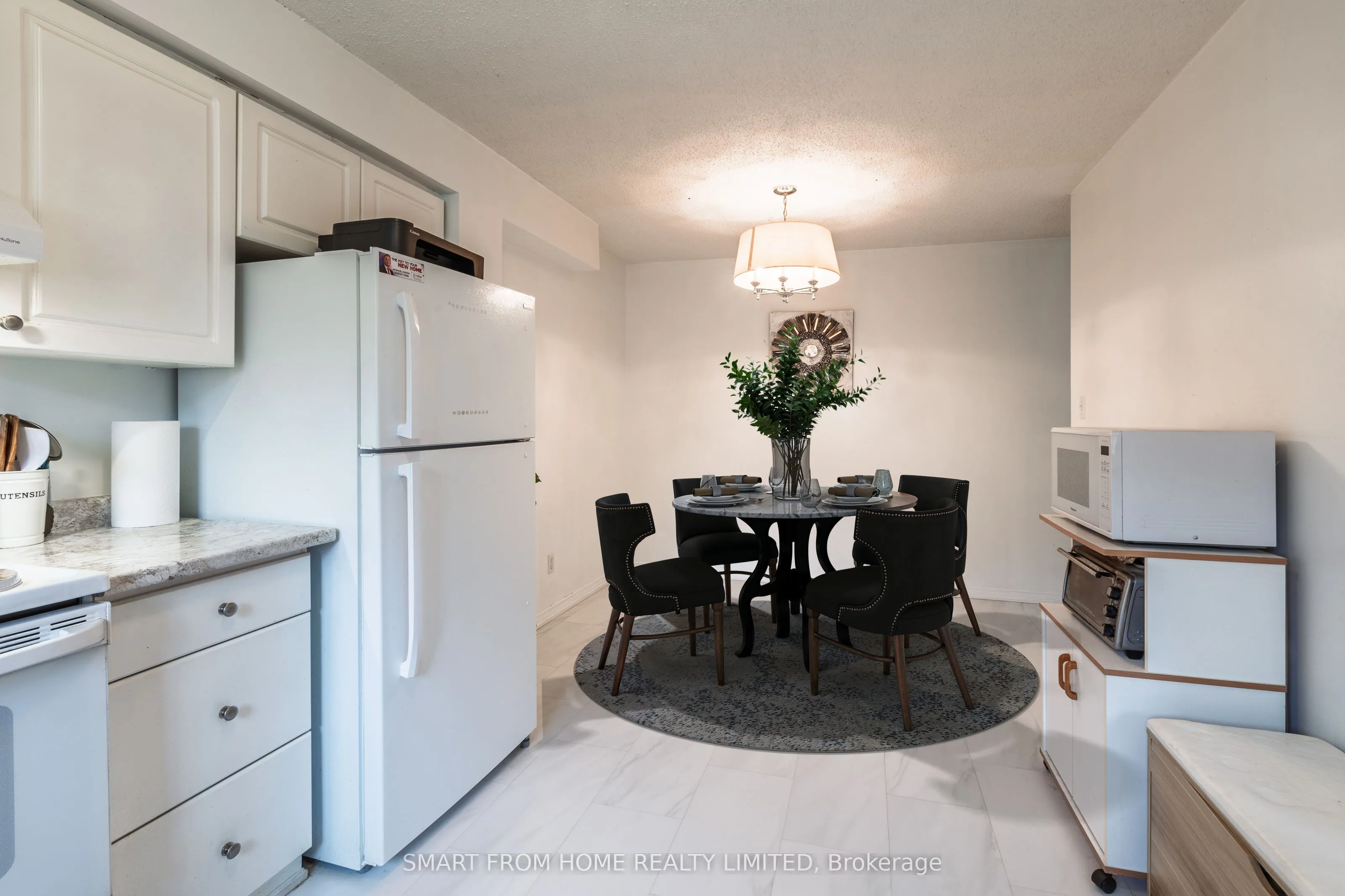 Condo Townhouse kitchen at 445 Pioneer Drive Kitchener