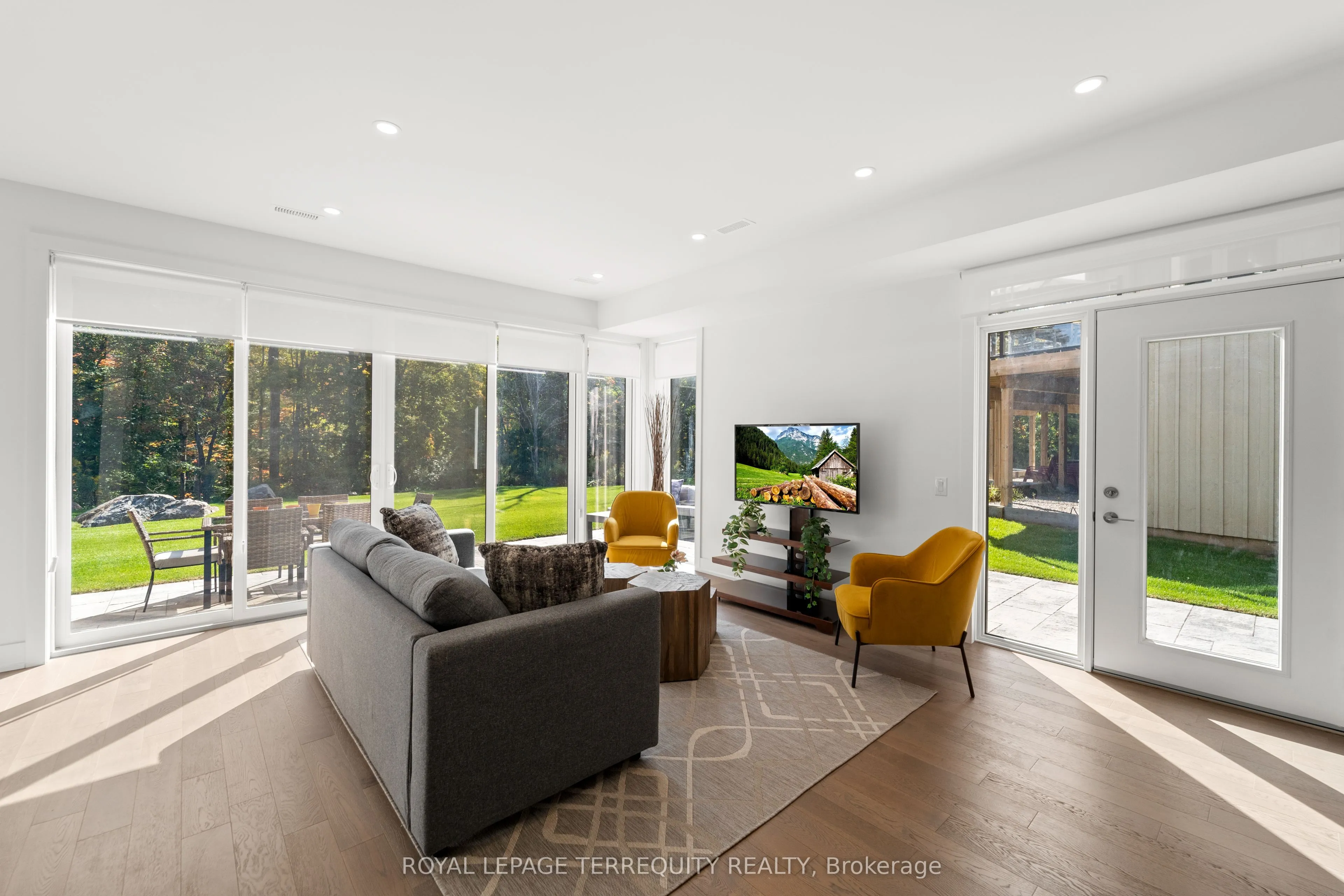 Att/Row/Townhouse kitchen at 43 Rockmount Crescent Gravenhurst