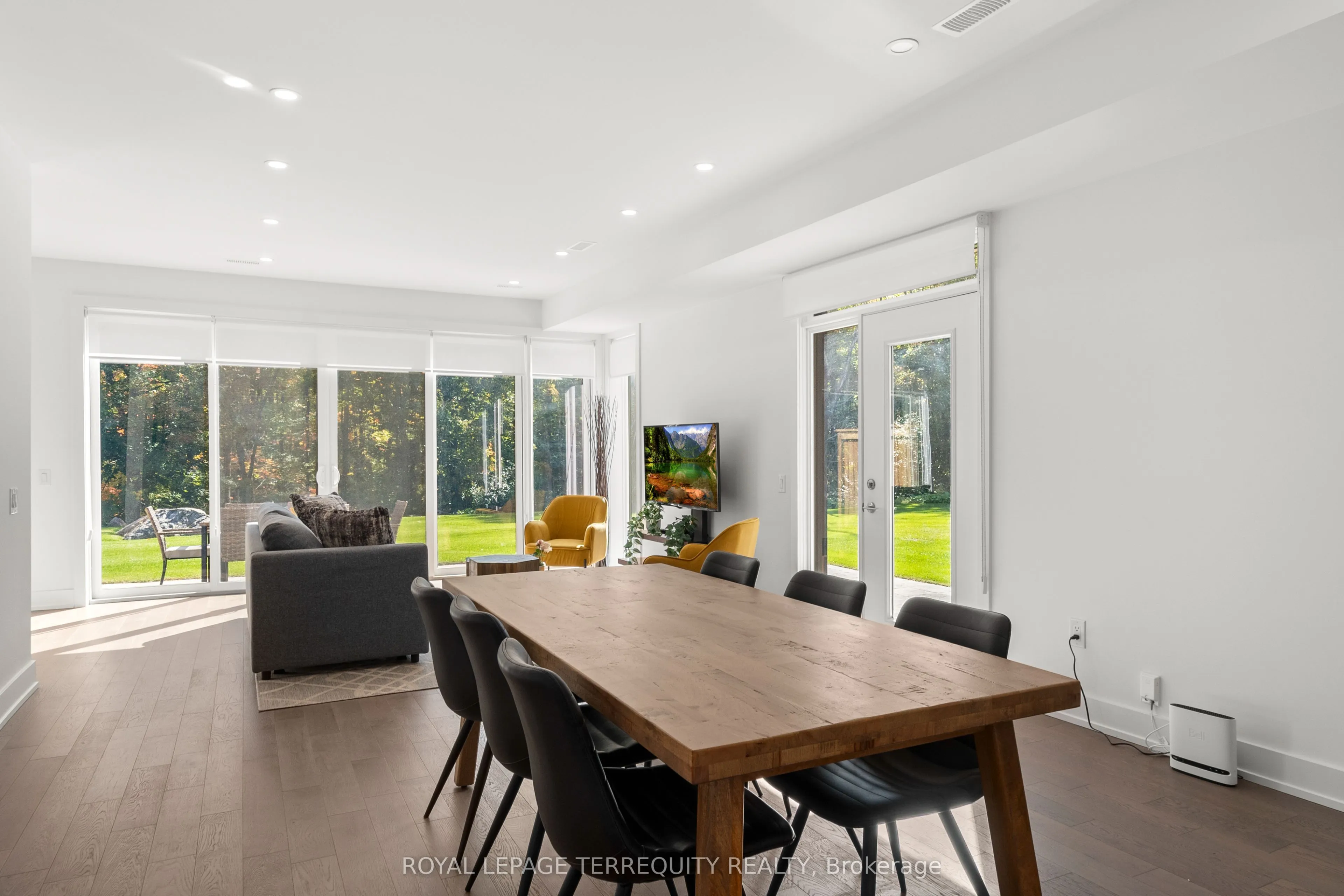 Att/Row/Townhouse interior view at 43 Rockmount Crescent Gravenhurst